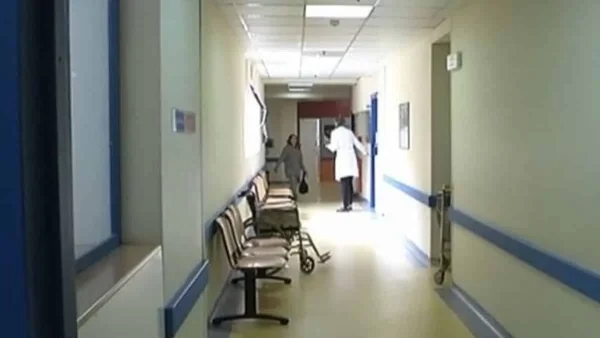 Πανικός σε νοσοκομείο της Λάρισας - Συνοδός ασθενή ξυλοκόπησε γιατρούς
