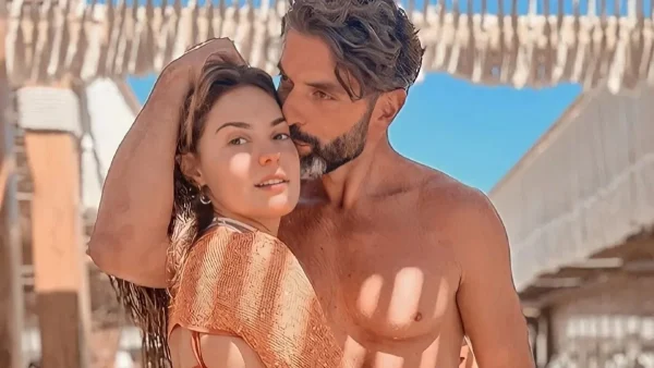 Με μικροσκοπικό λευκό μπικίνι η Βρισηίδα Ανδριώτου στη Μύκονο - Σου βρήκαμε παρόμοιο με 17,98 ευρώ