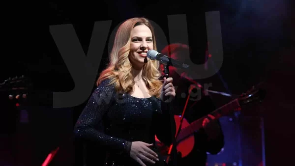 Ρένα Μόρφη: Πόζαρε ανέμελη και χωρίς ίχνος μακιγιάζ - Σούσουρο με τη νέα της ανάρτηση