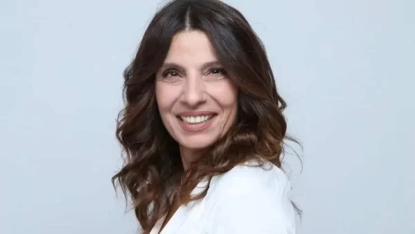 Με αγορέ μαλλί και αγνώριστη - Όταν η Πόπη Τσαπανίδου έπαιξε σε σειρά με τον Νίκο Σεργιανόπουλο