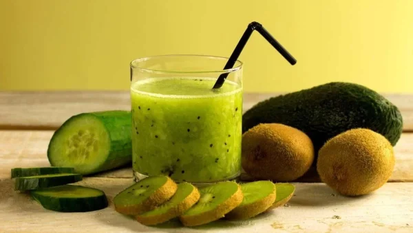 Συνδύασε το αγγούρι με ένα συγκεκριμένο φρούτο - Το σπιτικό ρόφημα που θα σε κάνει στιλάκι