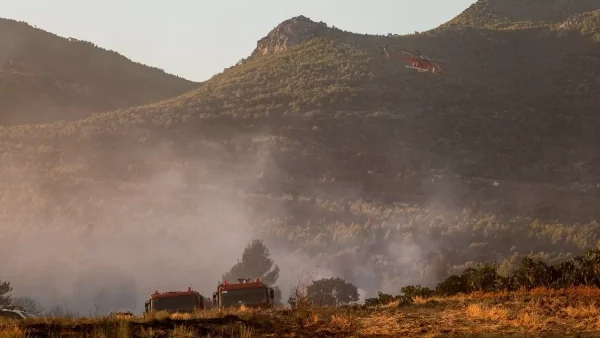 Φωτιά Πεντέλη: «Οι Iron Maiden έφεραν την καταστροφή» - Σούσουρο στο Twitter με την εφημερίδα που συνδέει το συγκρότημα με την πυρκαγιά