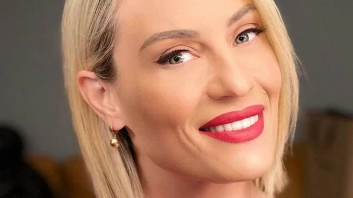 Την έντυσε γοργόνα και την καμάρωνε - Το επικό βίντεο με την κόρη της Ελεονώρας Μελέτη