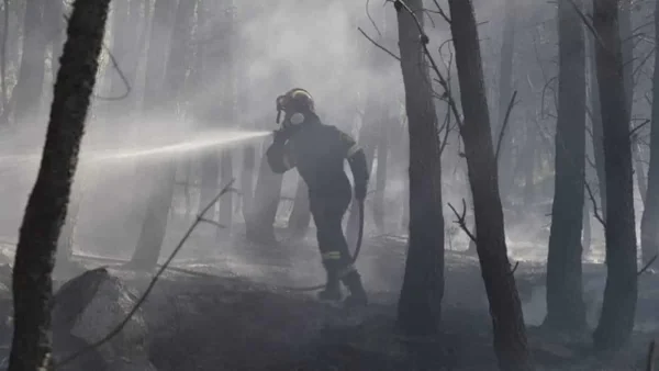 Φωτιά σε εξέλιξη στη Σάμο: Πτώση ελικοπτέρου