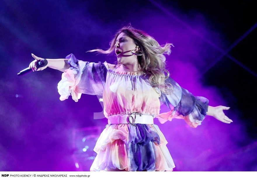 Έλενα Παπαρίζου