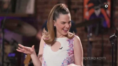 Άβαφη και ξαπλωμένη στο κρεβάτι της - Σπάνιο στιγμιότυπο της Ρένας Μόρφη από το σπίτι της