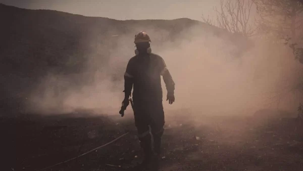 Φωτιά στη Θεσσαλονίκη δίπλα στην Εθνική Οδό