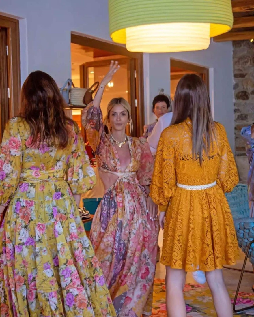 Σοφία Καρβέλα - Μύκονος