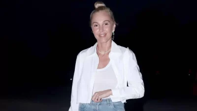 Κάντο όπως η Τάμτα και άλλοι 5 celebrities - Μπλε jean και λευκό πουκάμισο ή top