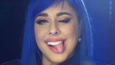 Το πρώτο της μπάνιο για φέτος - Η εγκυμονούσα Super Κική στην παραλία με καλή παρέα