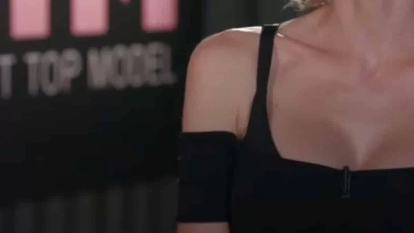 Σάλος: Μετά το GNTM του STAR πουλάει καυτά προσωπικά της βίντεο για τα προς το ζην