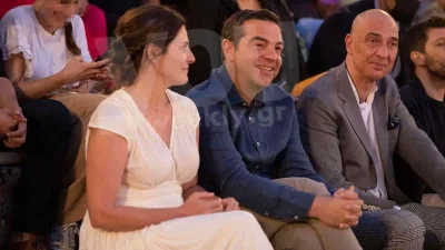 Άκρως εντυπωσιακή στο πλευρό του Αλέξη Τσίπρα η Περιστέρα Μπαζιάνα - Αποκλειστικές φωτογραφίες στην Επίδαυρο