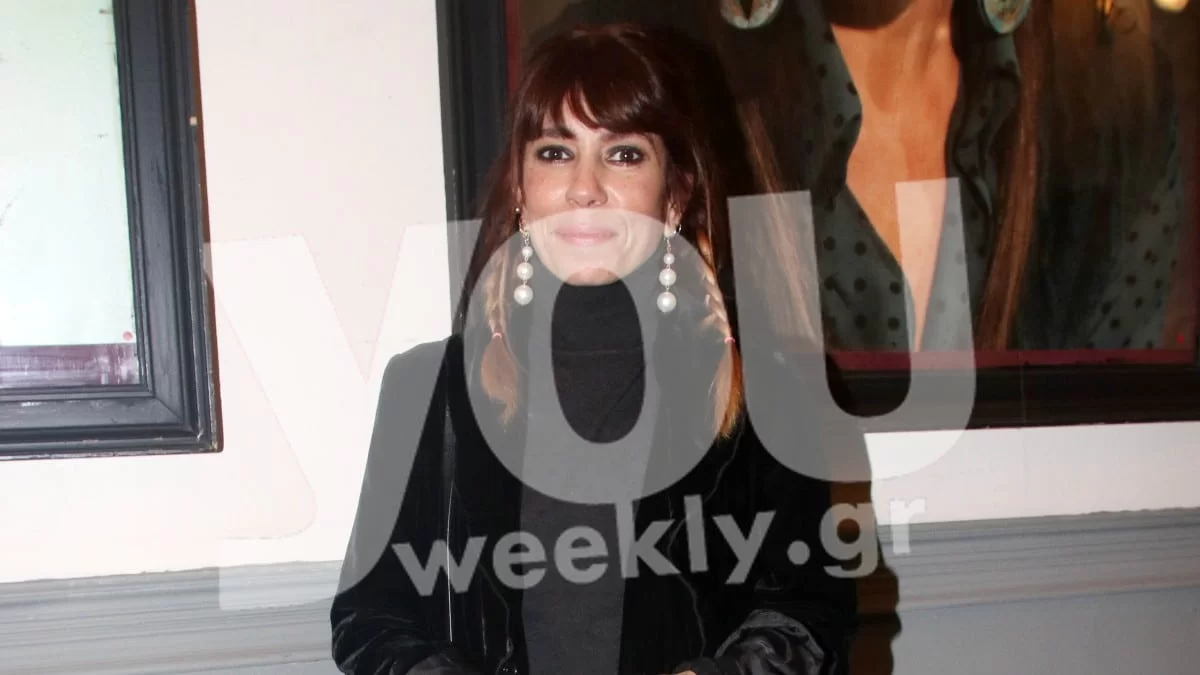 Έβαλε ''φωτιές'' με το κατακκόκινο μπικίνι της - Πιο ''καυτή'' από ποτέ η Μυρτώ Αλικάκη στα 51 της