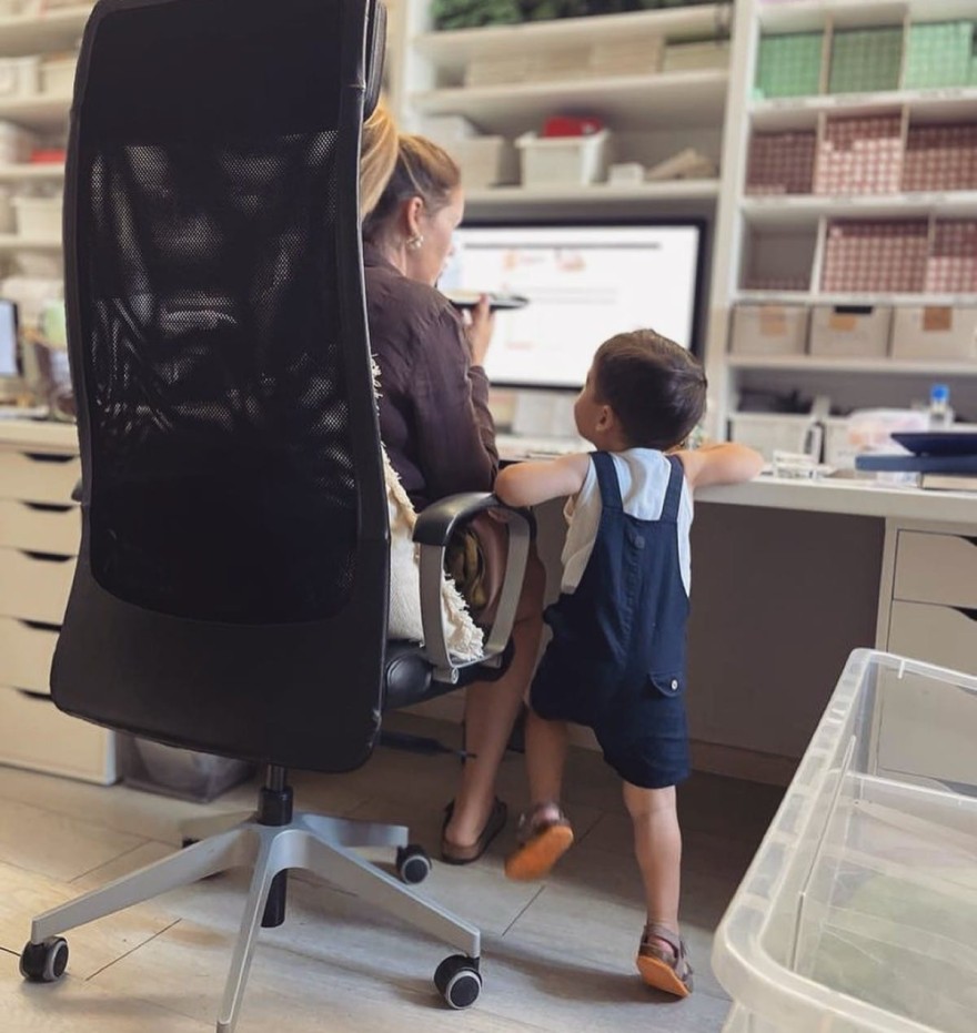 Η φωτογραφία της Ανίτας Μπραντ με τον γιο της για τα γενέθλιά του