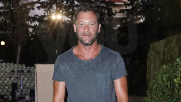 Γυμνός στο κρεβάτι ο Αντίνοος Αλμπάνης - "Άναψε" φωτιές με τη νέα του φωτογραφία στο Instagram