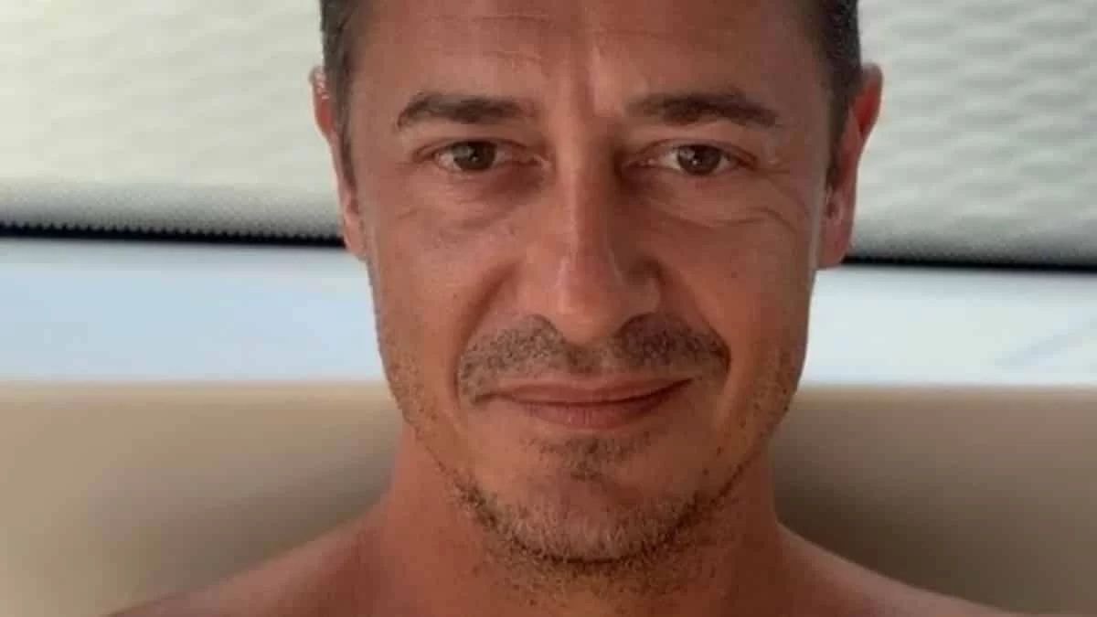 Με κοιλιακούς και σώμα που βάζει κάτω αθλητές - Χαμός στο Instagram με την ανάρτηση του Αντώνη Σρόιτερ