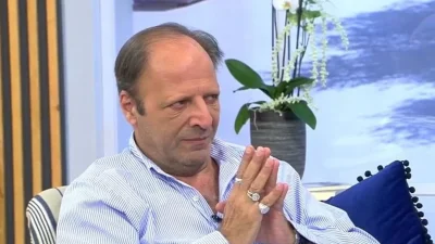 «Καλό ταξίδι Ντένη μου...» - Έτσι αποχαιρέτησε την Κώνστα ο δημιουργός της σειράς Δύο Ξένοι Δημήτρης Αποστόλου