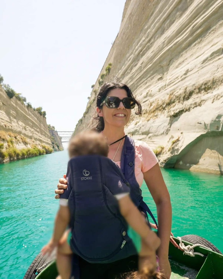 Η Ηλέκτρα Αστέρη με την κόρη της στον Ισθμό της Κορίνθου