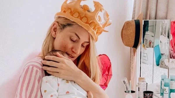 Δεν μπορεί να πάει ούτε μέχρι την τουαλέτα - Η Ηλιάκη εξομολογήθηκε το πρόβλημα που αντιμετωπίζει με την κόρη της