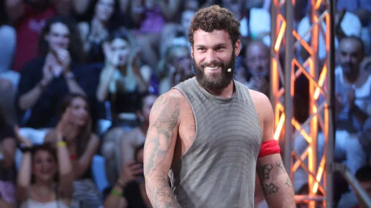 Με νέο κούρεμα και χωρίς πολλά μούσια - Η εικόνα του Στάθη Σχίζα μετά το Survivor 5