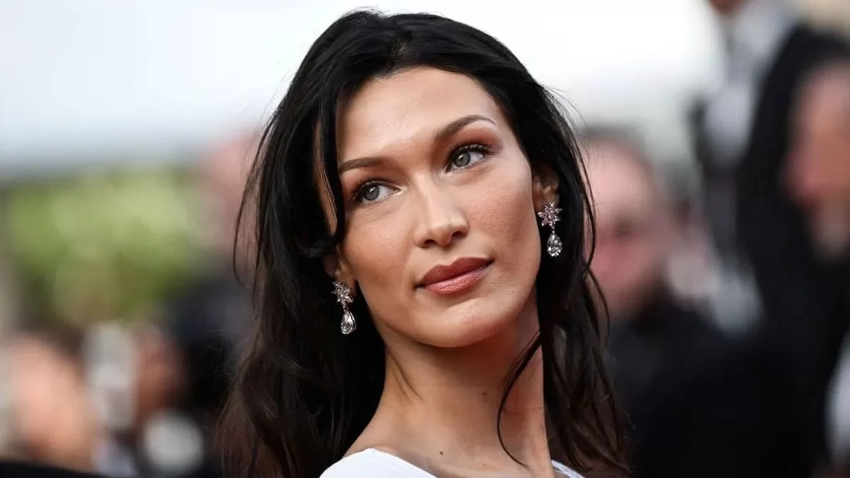 Bella Hadid: Της ''τέλειωσε'' ο The Weeknd - Το παθιασμένο δημόσιο φιλί με το νέο της σύντροφο