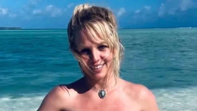 Topless στην παραλία η Μπρίτνεϊ Σπίαρς - Οι αναρτήσεις από τον μήνα του μέλιτος
