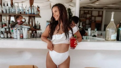 Η Χριστίνα Μπόμπα προετοιμάζεται για την βάπτιση - Τα φορέματα της Σίλιας Κριθαριώτη που ενδέχεται να φορέσει