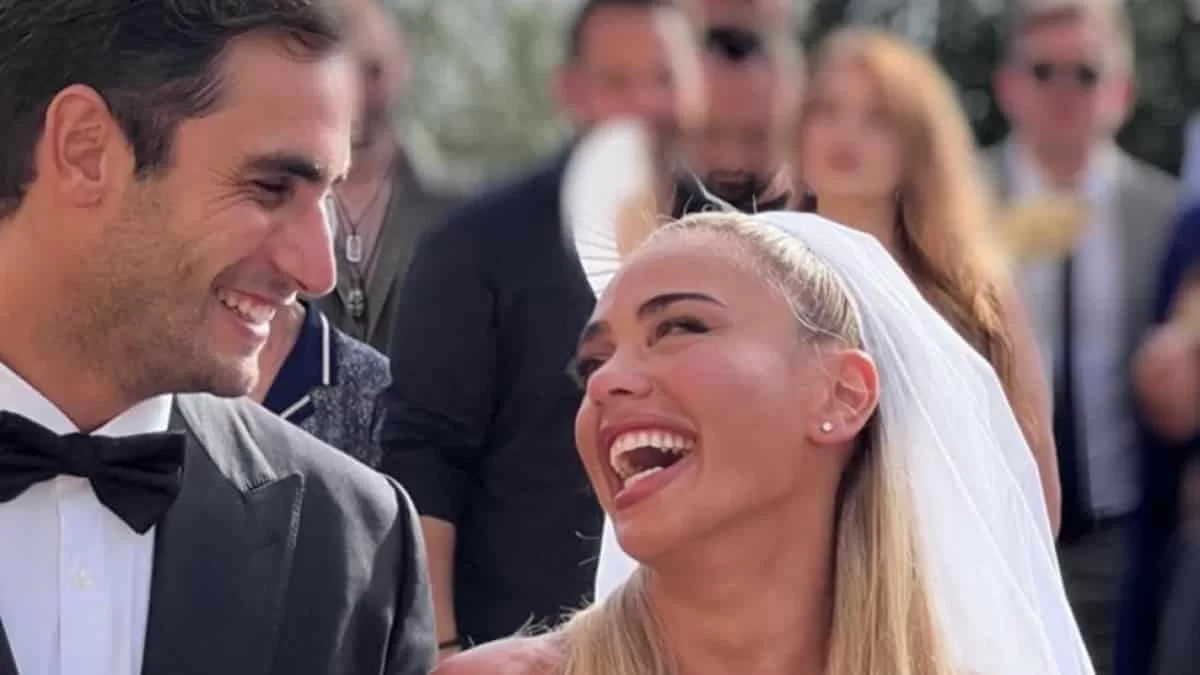 Διώροφο με ξύλινα πατώματα και δωμάτιο ντουλάπα - Φωτογραφίες από το σπίτι της Κόνι Μεταξά και του Μάριου Καπότση