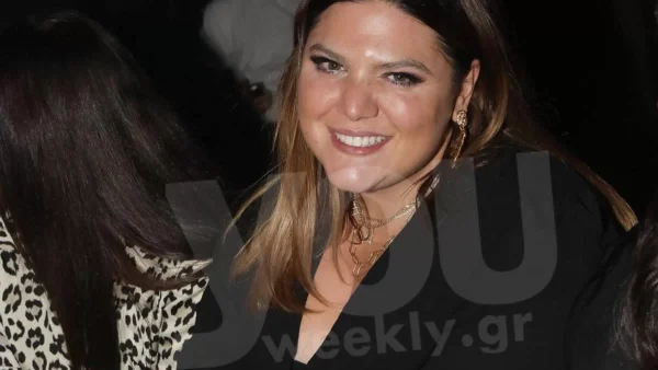 Με ολόσωμο μαγιό και ασορτί μαντήλι στο κεφάλι - "Έριξε" το Instagram η Δανάη Μπάρκα