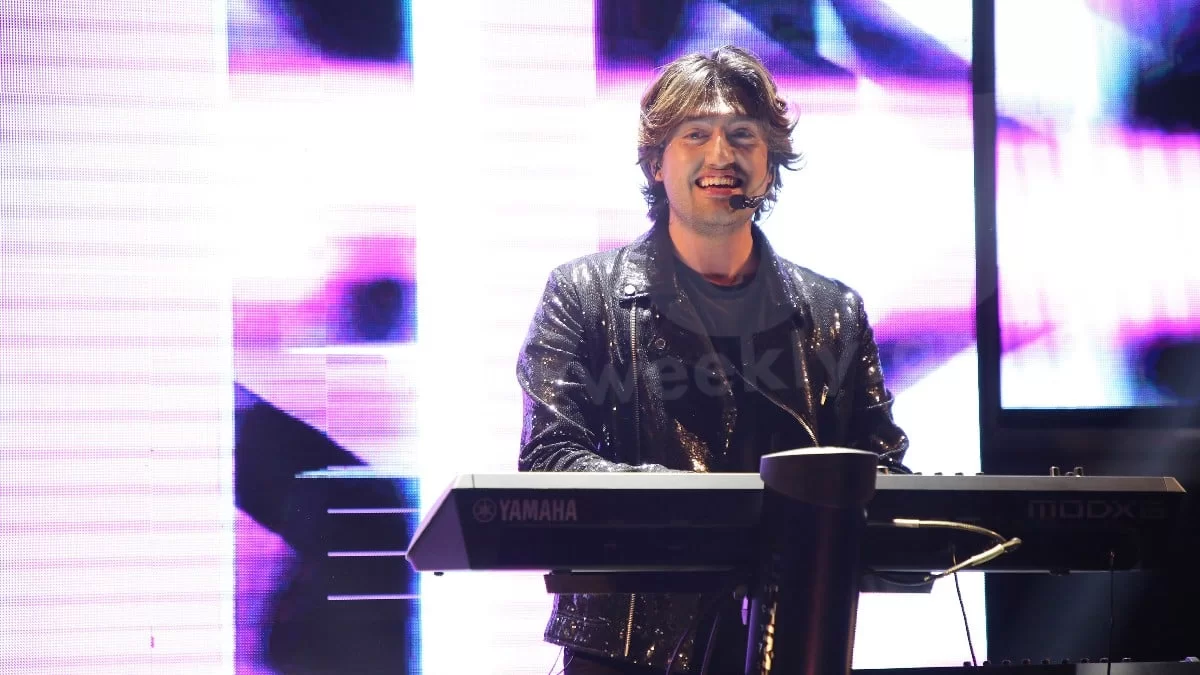 Πόζαρε με θέα που "κόβει" την ανάσα στην Μύκονο - Σούσουρο με την ανάρτηση του Δημήτρη Σχοινά