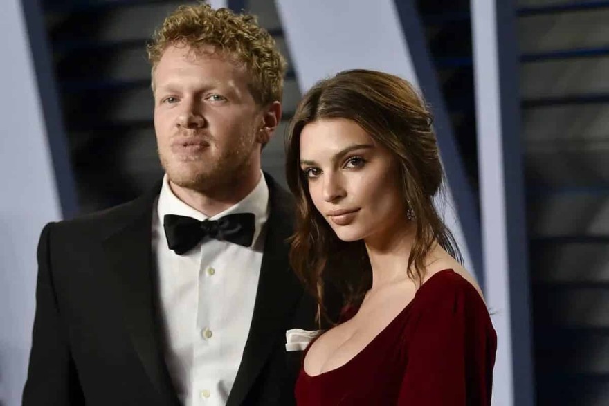 Η Έμιλυ Ρατακόφσκι και ο σύζυγός της Σεμπάστιαν Μπέαρ-ΜακΚλαρντ παίρνουν διαζύγιο