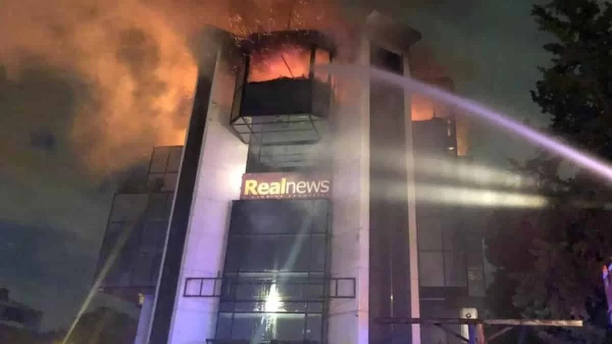 Εμπρηστική επίθεση η φωτιά στην εφημερίδα του Νίκου Χατζηνικολάου - Τα πρώτα στοιχεία