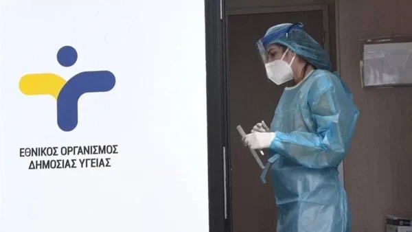 Έκτακτη ενημέρωση ΕΟΔΥ: Συναγερμός στις ηλικίες 18 έως 24 - Στο κόκκινο τρεις περιοχές