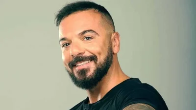 Τον τίμησαν δεόντως με βεγγαλικά - ''Πάτα με να σε πατώ'' σε μπαρ της Μυκόνου για τον Τριαντάφυλλο