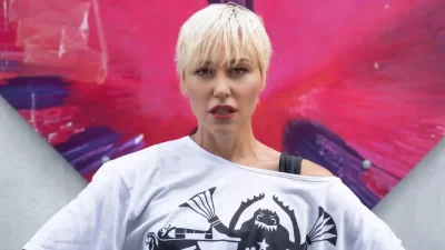 Με φούστα animal print ποζάρει η Πηνελόπη Αναστασοπούλου - Σου βρήκαμε τα τέλεια items για να αντιγράψεις το style της