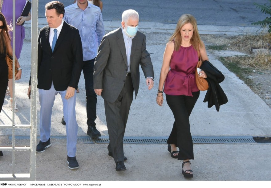 Πέτρος Φιλιππίδης έξω από τα δικαστήρια