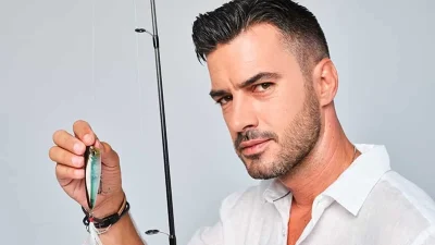 «Σκοτωνόμαστε στη δουλειά για...» - Η χιουμοριστική ανάρτηση του Γιάννη Τσιμιτσέλη από τα γυρίσματα της εκπομπής Fishy