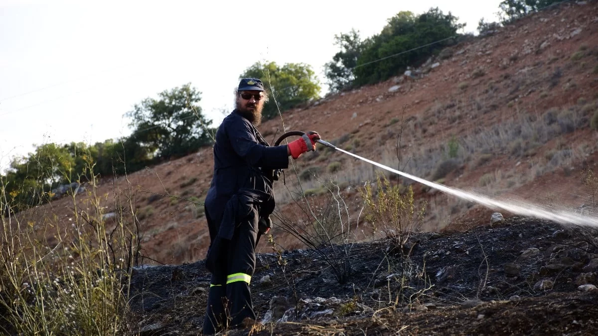 Φωτιά στα νεόκτιστα Ασπροπύργου - Φλέγεται το Ποικίλο Όρος
