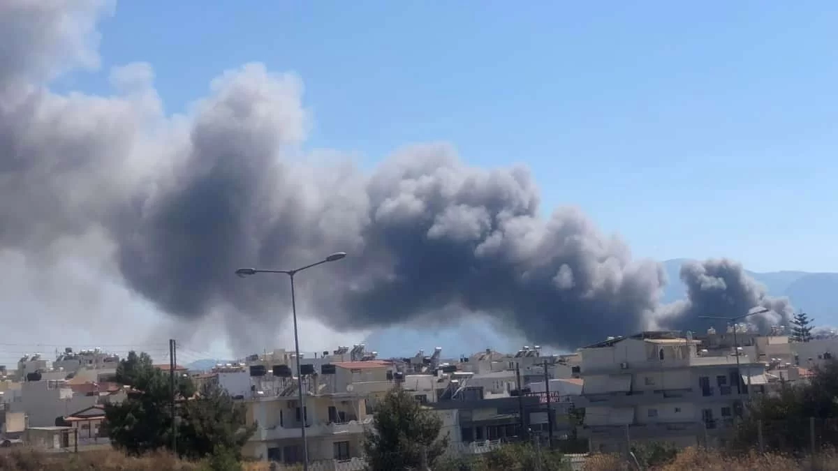 Φωτιά σε εξέλιξη στον Καρτερό στο Ηράκλειο Κρήτης