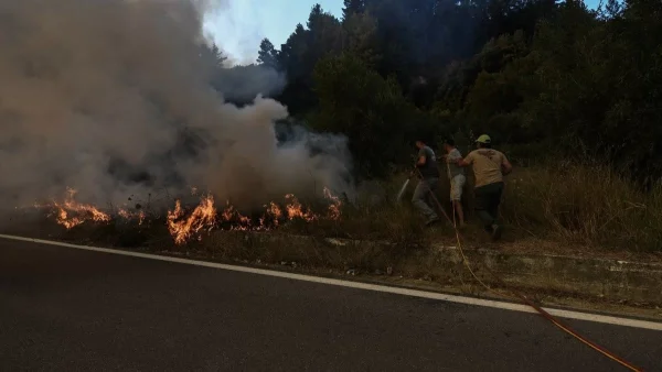 Φωτιά τώρα στην Μάνδρα - Εκκενώνονται περιοχές