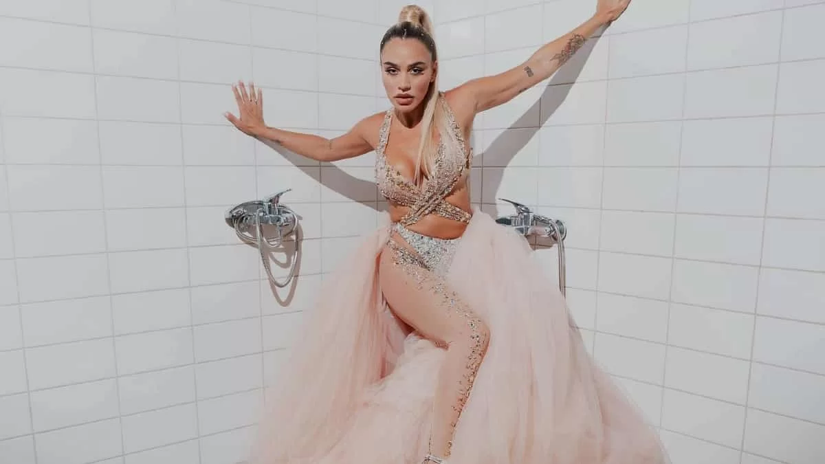 Το απίστευτο φόρεμα της Κόνι Μεταξά στο pre-wedding party της