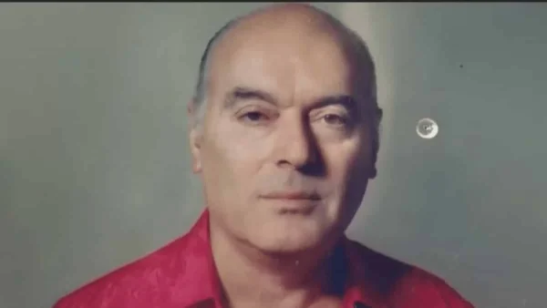 Φρίκη στην Πάτρα: Γνωστός τραγουδιστής βρέθηκε απαγχονισμένος στο σπίτι του