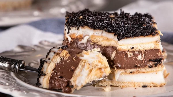 Ετοιμάστε το πιο νόστιμο γλυκό ψυγείου μόνο με δυο υλικά - Θα σας "λύσει" τα χέρια