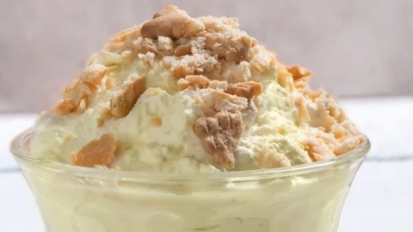 Λίγες θερμίδες και μόνο 4 υλικά: Το γλυκό ψυγείου που είναι έτοιμο σε 8 λεπτά