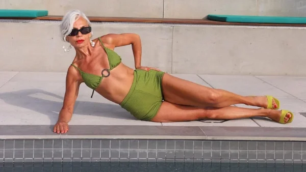 Σαρώνει στο TikTok η Grece Ghamen - Δείχνει looks για κάθε ηλικία