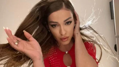 Με αποκαλυπτικό μαγιό και αναλογίες που "ζαλίζουν" - Στιγμιότυπα από τις διακοπές της Ελένης Φουρέιρα