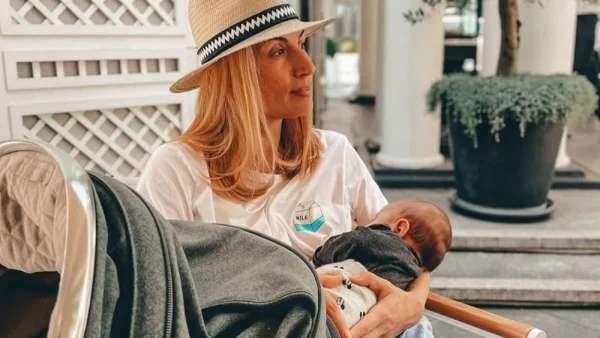 Η Ηλιάκη επισκέφτηκε τον άντρα της στη δουλειά του - Η τρυφερή φωτογραφία του Στέλιου  με τη στολή αγκαλιά με την κόρη του