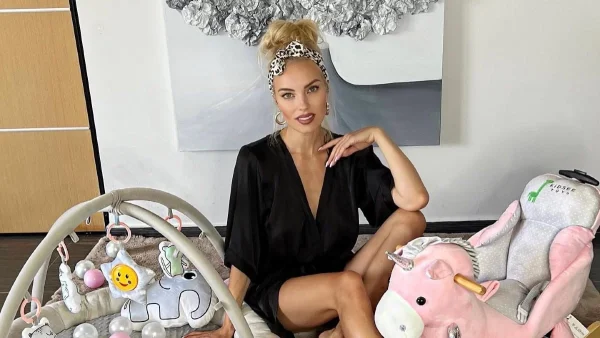 "Έλιωσε" το Instagram με την κόρη της Τζούλιας Νόβα - Την έπιασε στον ύπνο