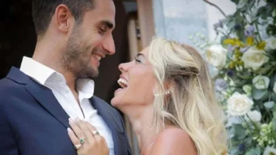 Τον ξεποδάριασε - Το βίντεο από τη στιγμή που η Κόνι Μεταξά πατάει τον Μάριο Καπότση στον γάμο τους