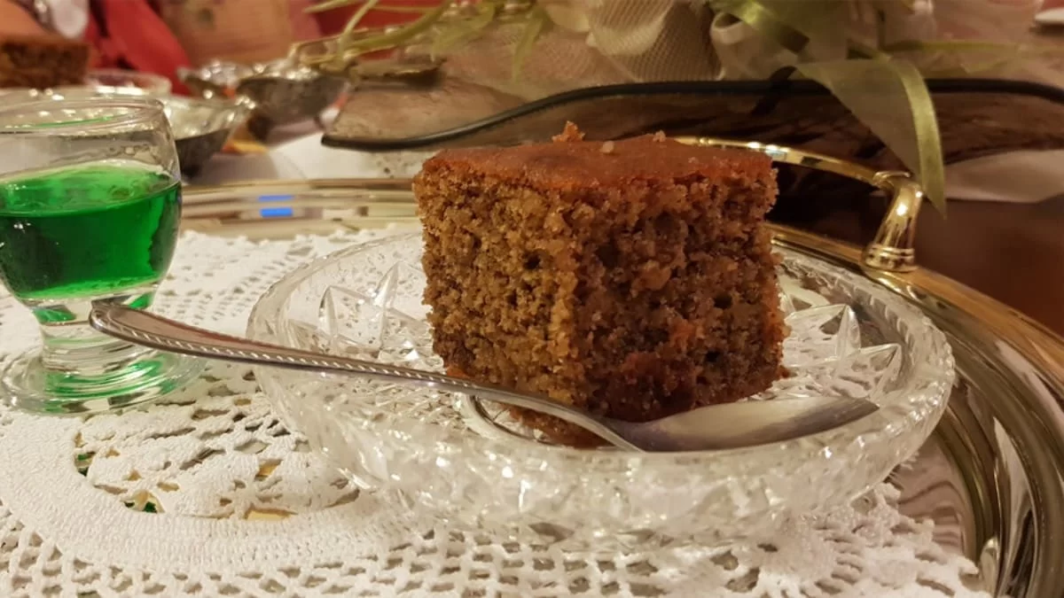 Παραδοσιακή καρυδόπιτα Νάξου από την Αργυρώ με λικέρ κίτρο